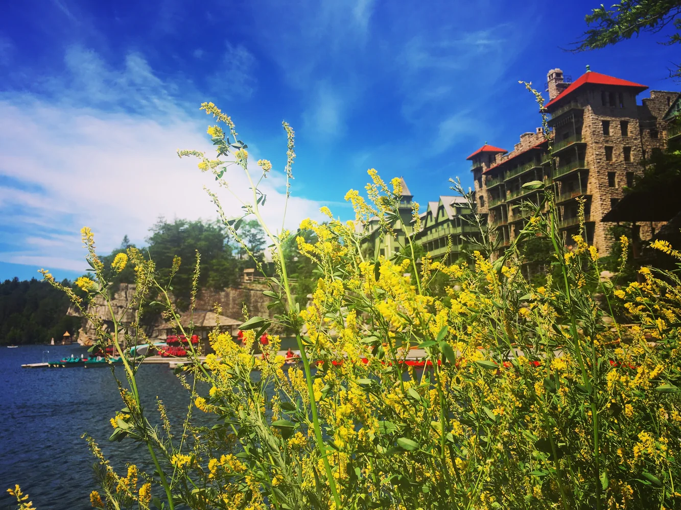 Mohonk Mountain House beside its lake in New York